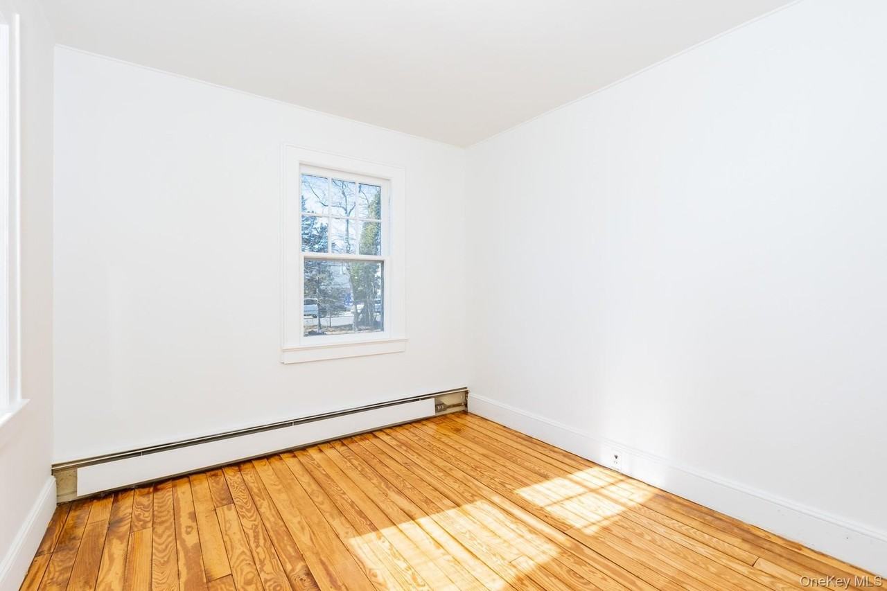 160 Austin St - Photo 7 of 21