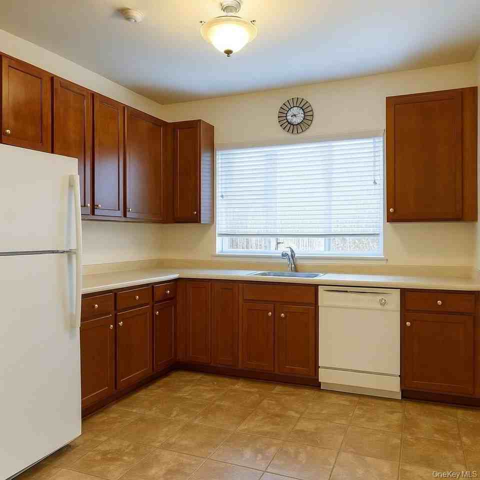 213 Arlington Ct - Photo 2 of 13