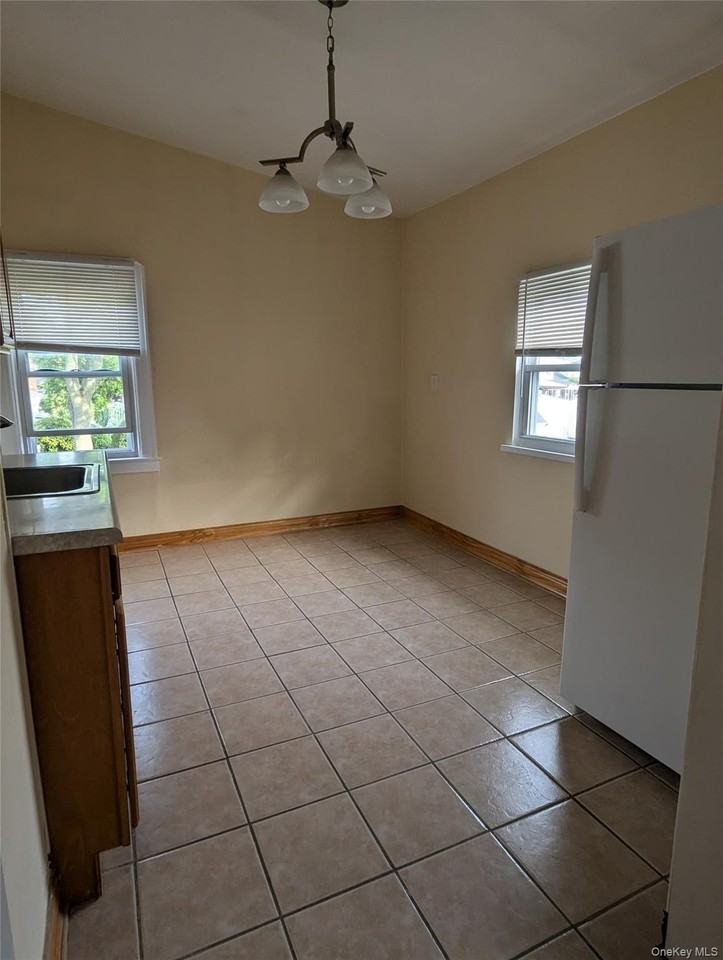 2937 Davis St - Photo 4 of 11