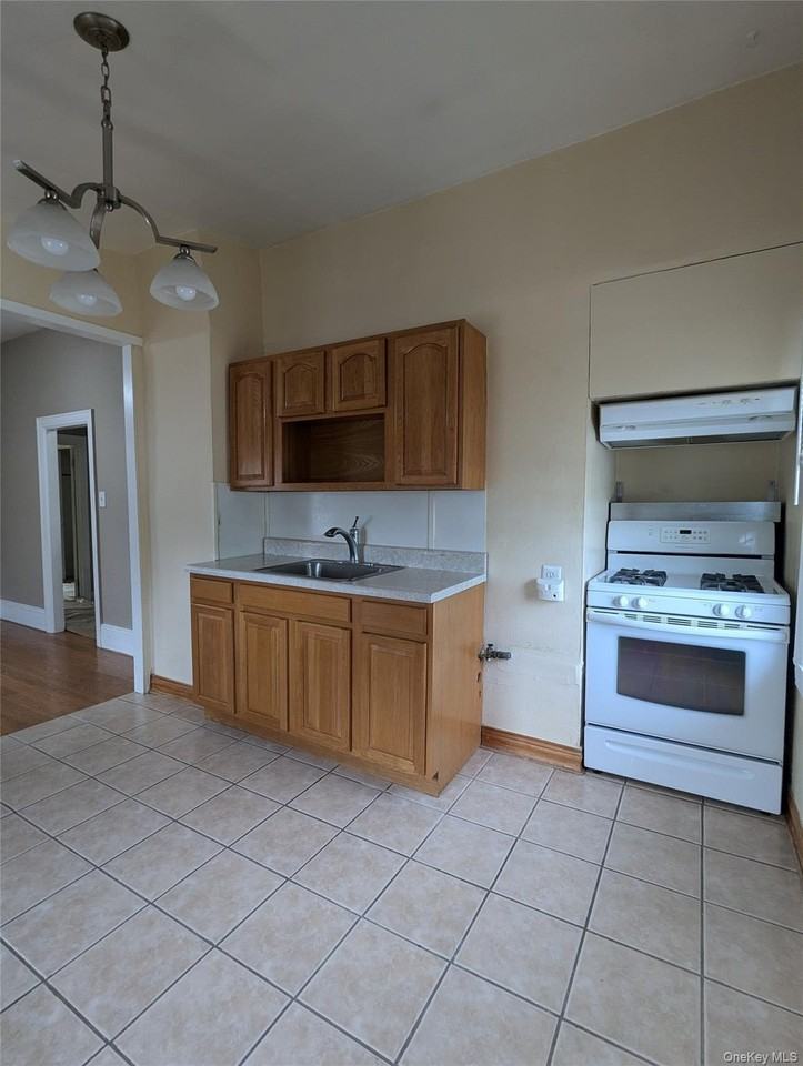 2937 Davis St - Photo 5 of 11