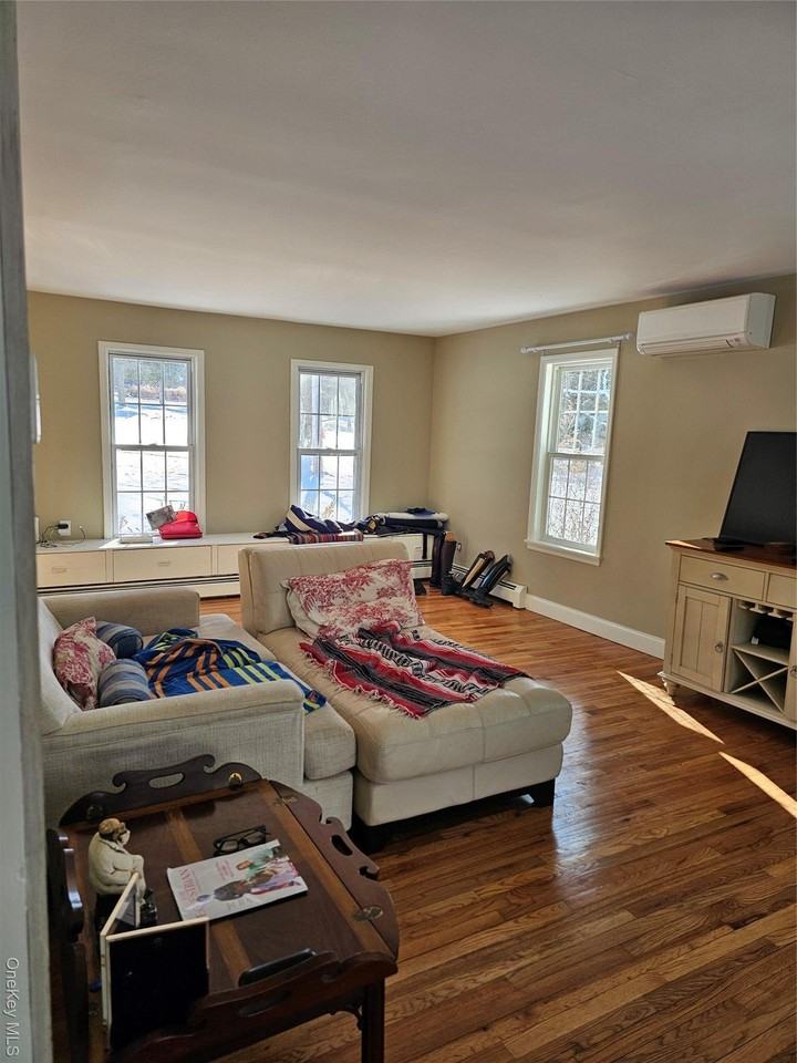 19 Telsar Ln - Photo 4 of 16