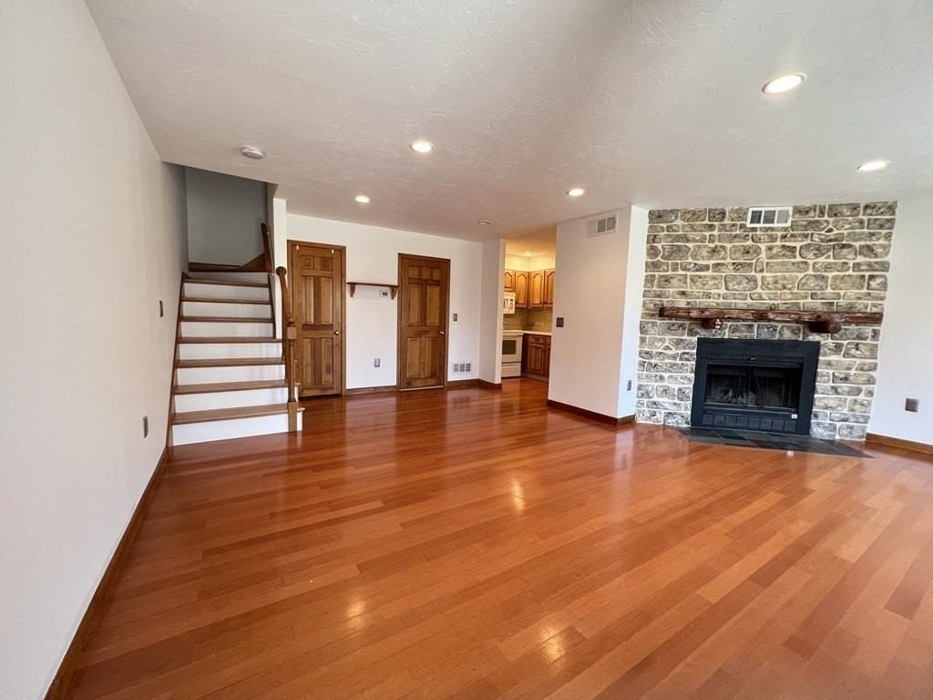 162 Quincy Shore Dr Unit 65 #65 - Photo 4 of 14