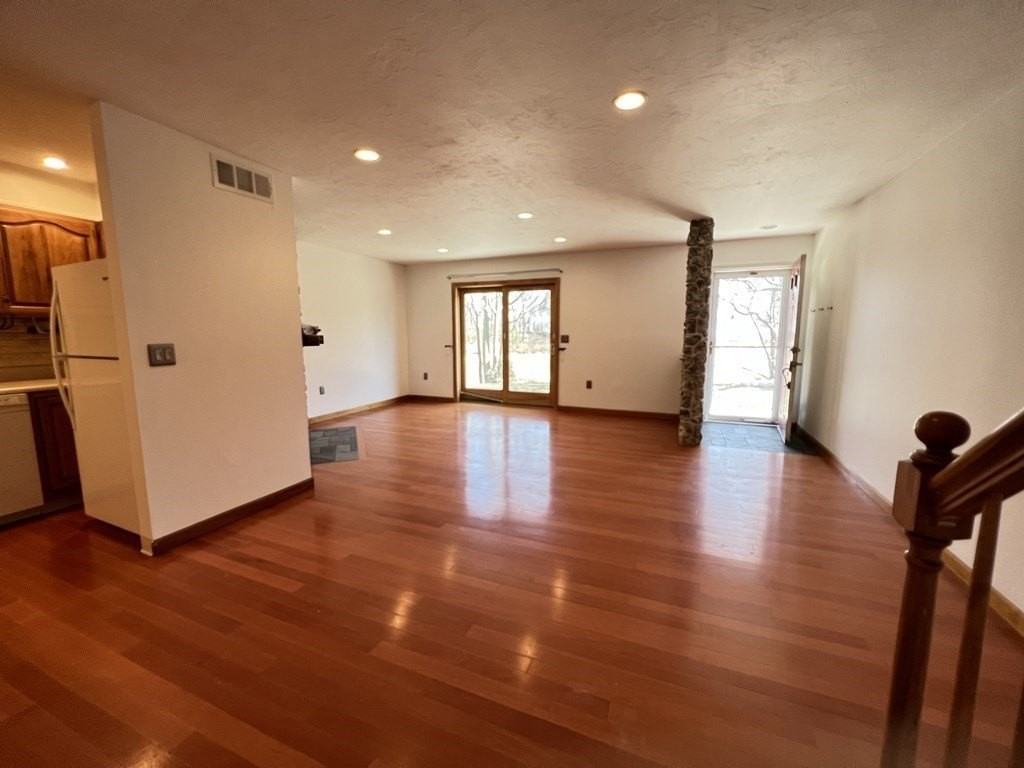 162 Quincy Shore Dr Unit 65 #65 - Photo 5 of 14