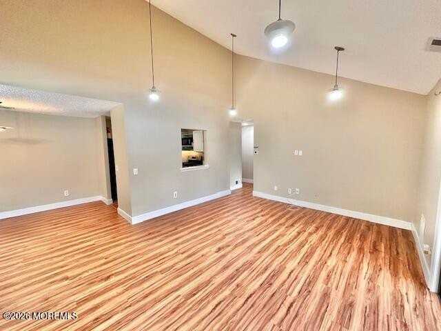 211 Sunshine Ct - Photo 4 of 17