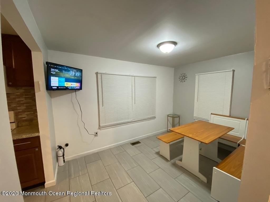 328 Jersey Avenue unit: Winter 2023 - Photo 7 of 24