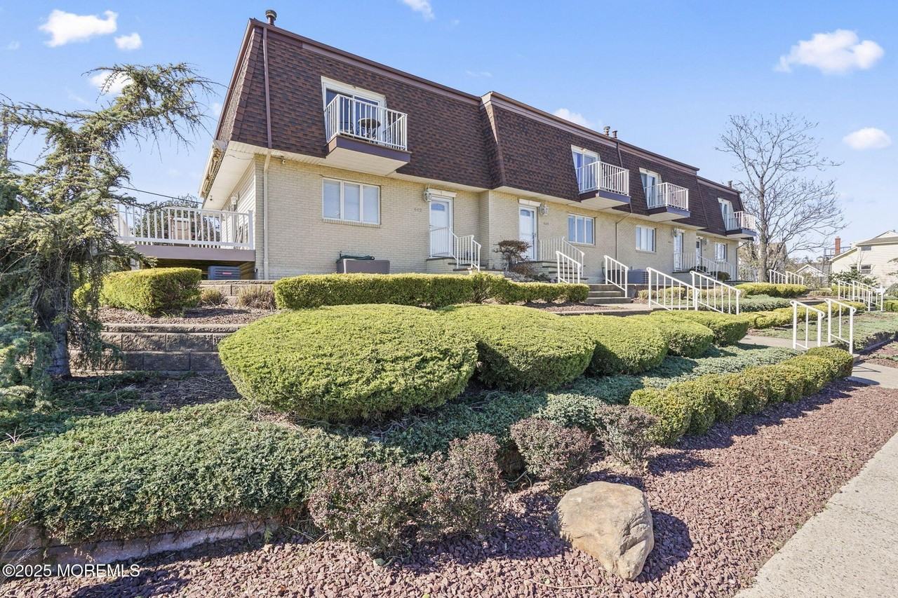 444 Ocean Blvd - Photo 3 of 23