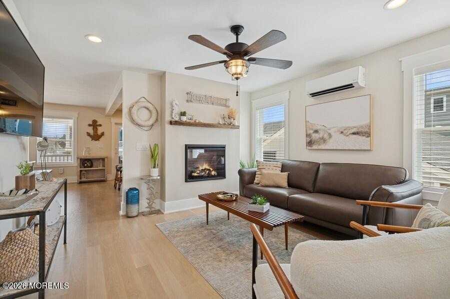 124 2nd Ave - Photo 3 of 38