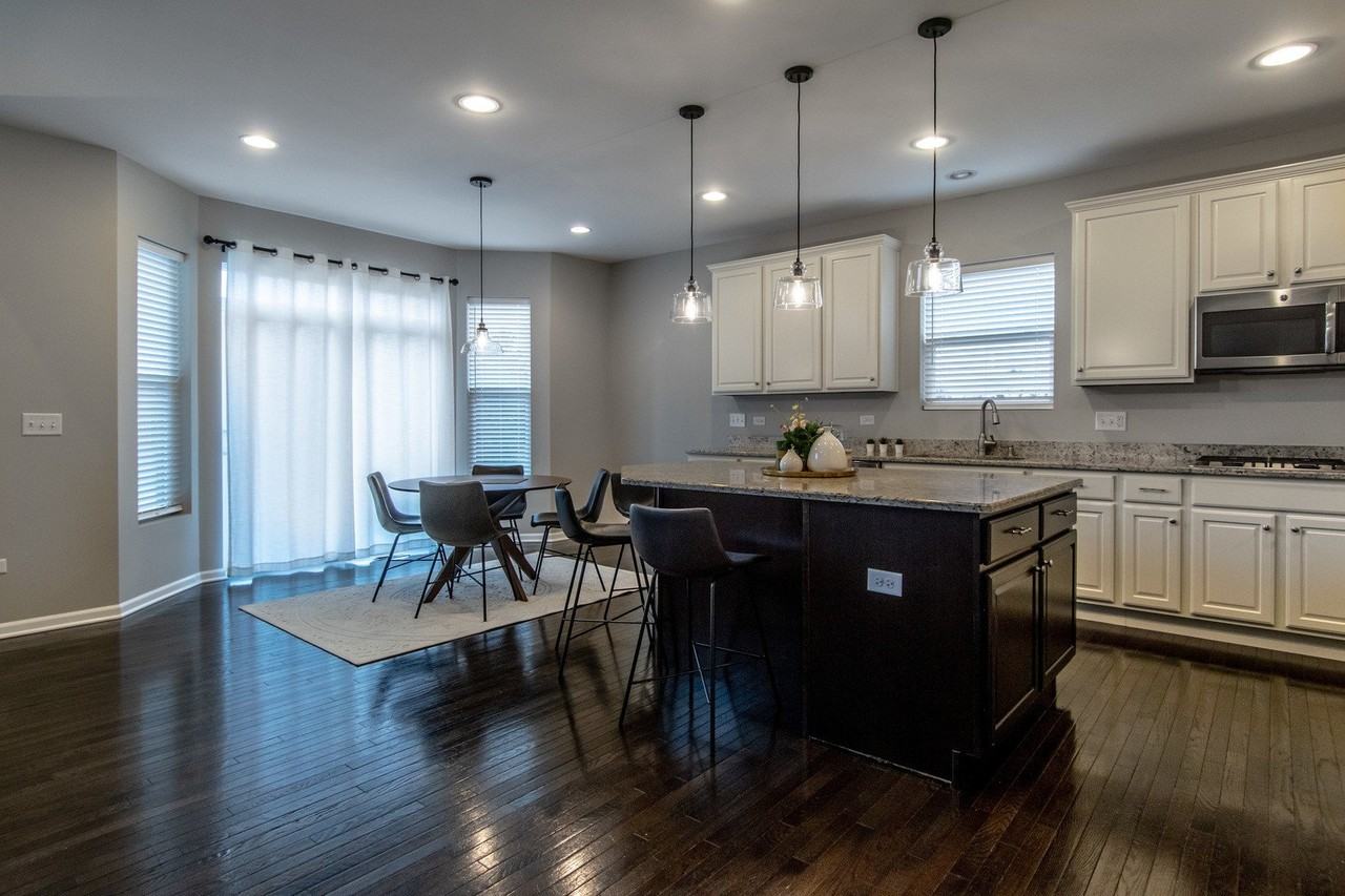 367 Bloomfield Cir E - Photo 3 of 24