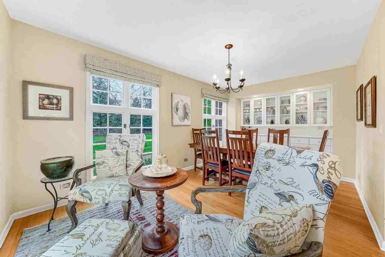 390 S Basswood Rd - Photo 6 of 24