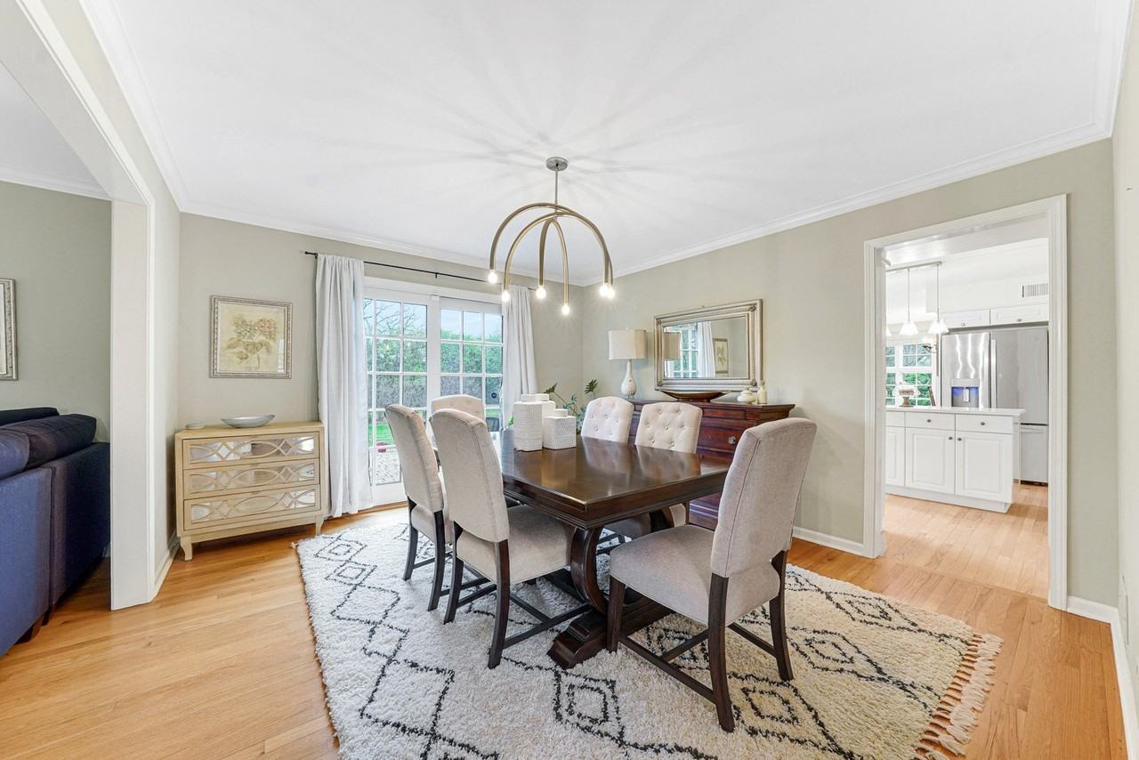 390 S Basswood Rd - Photo 7 of 24