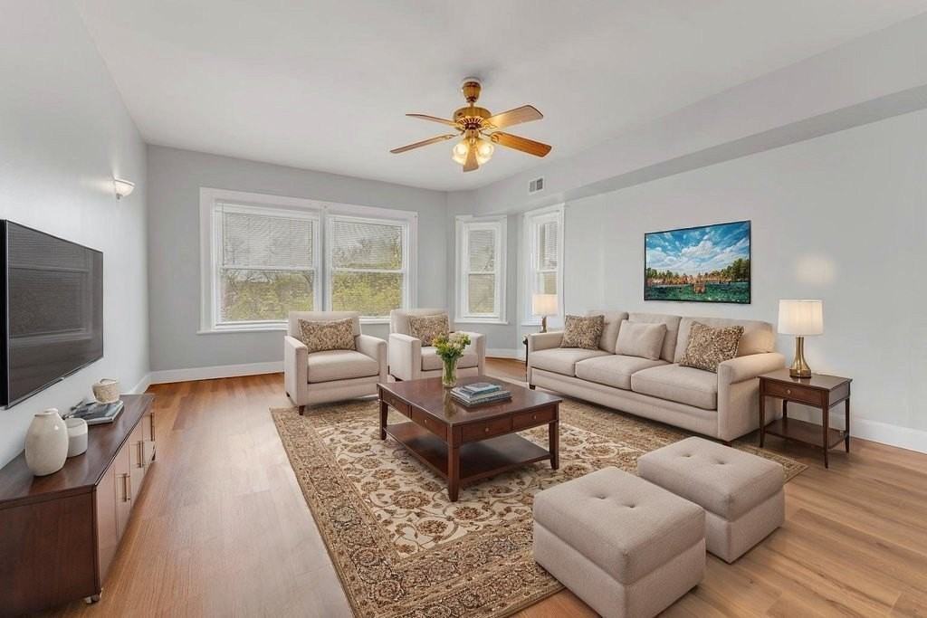 8012 S Essex Ave Apt 3s #3S - Photo 2 of 12