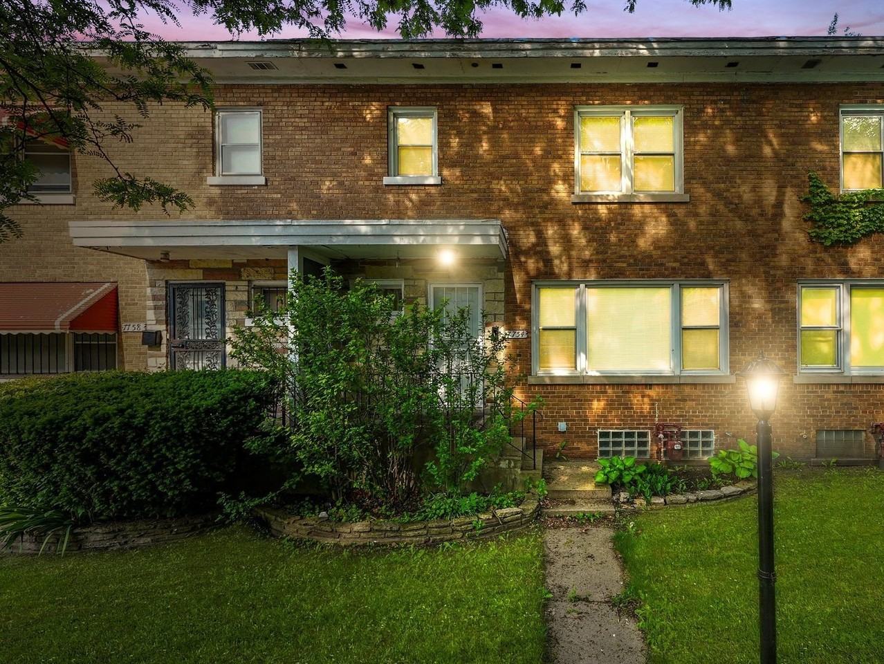 7754 S Yates Blvd - Photo 3 of 32