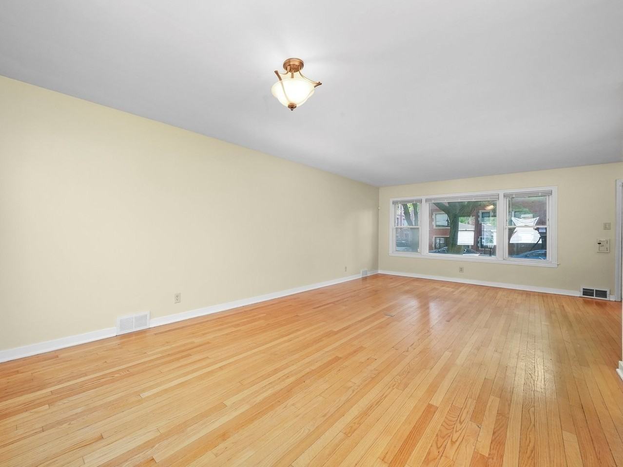 7754 S Yates Blvd - Photo 5 of 32