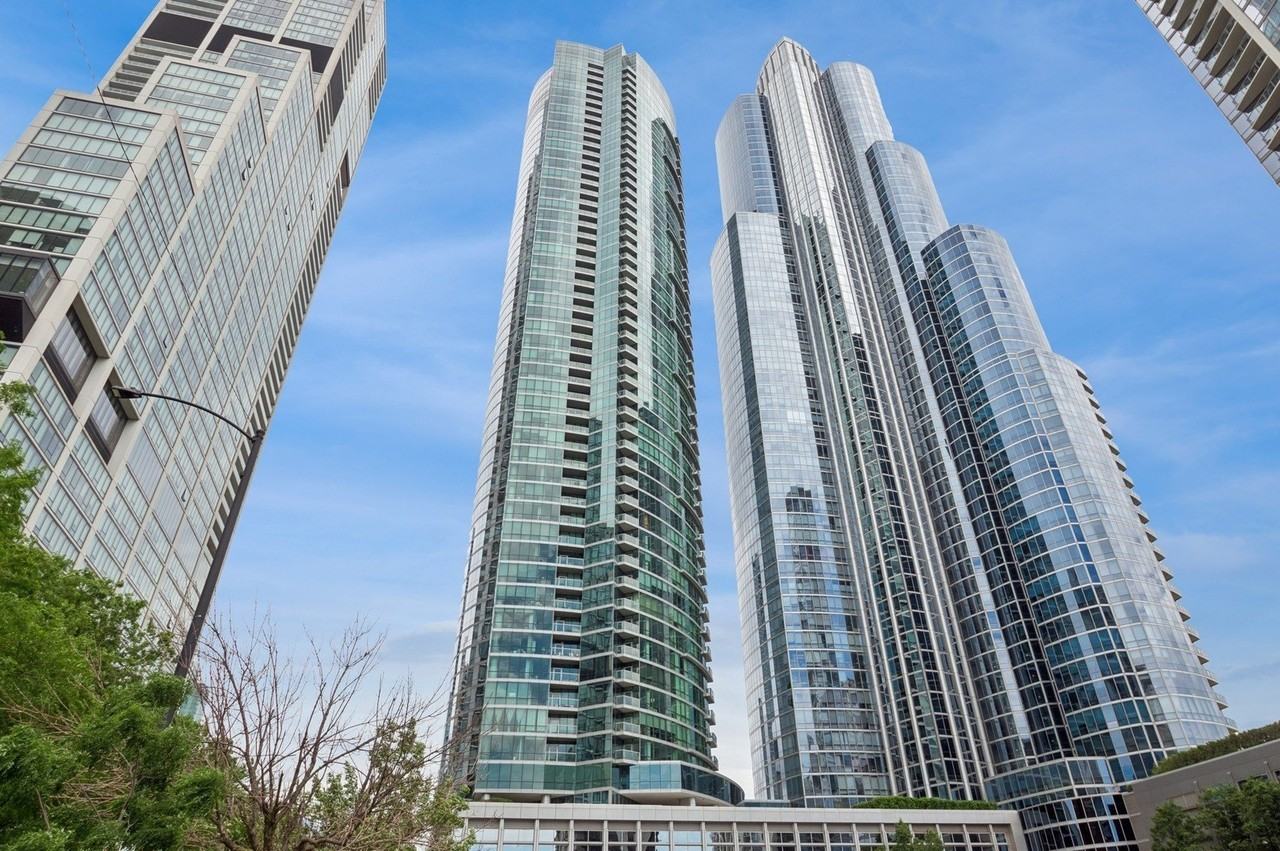 1201 S Prairie Ave Apt 4204 #4204