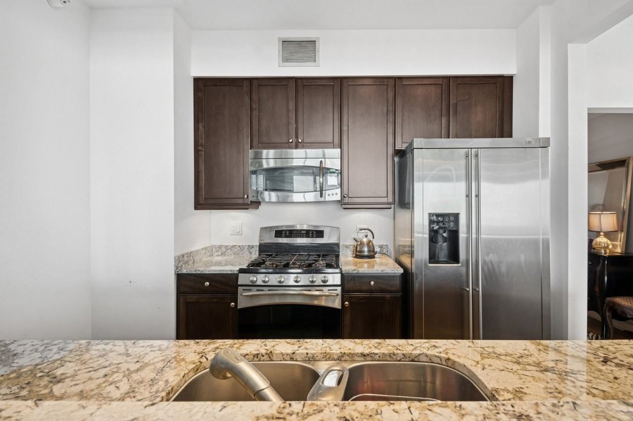 1201 S Prairie Ave #4204 - Photo 5 of 19