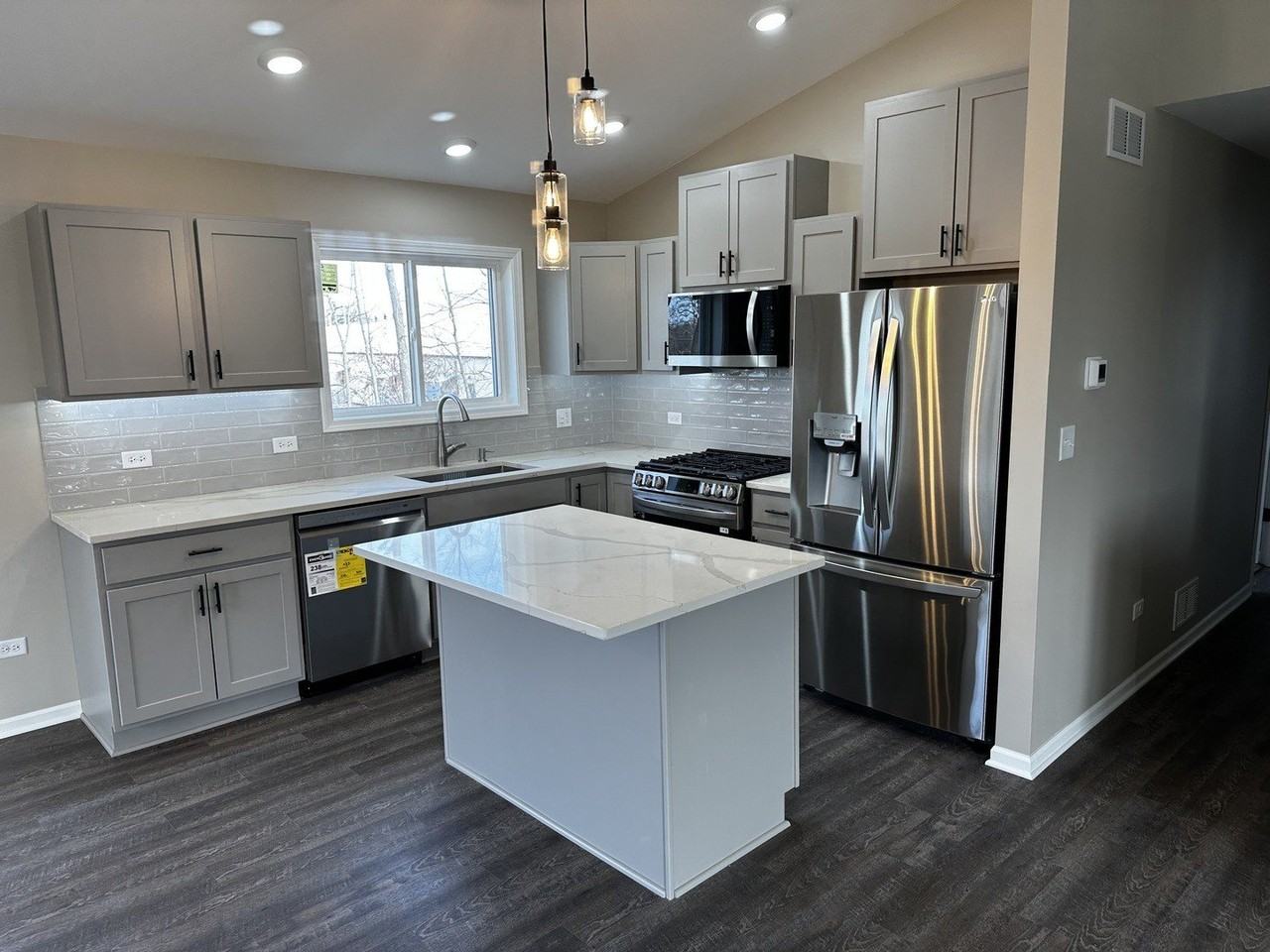 317 Buena Ter - Photo 5 of 10