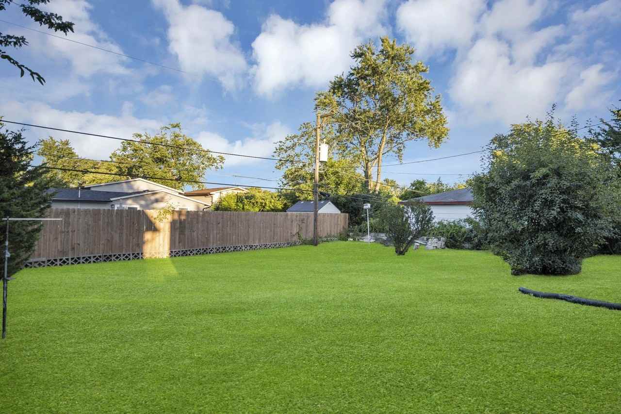 7031 Glenwood Ln - Photo 3 of 35