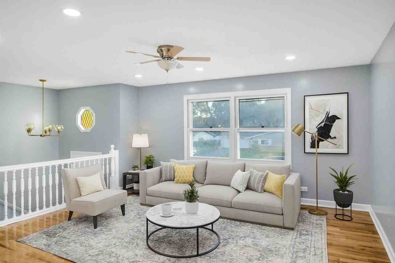 7031 Glenwood Ln - Photo 4 of 35