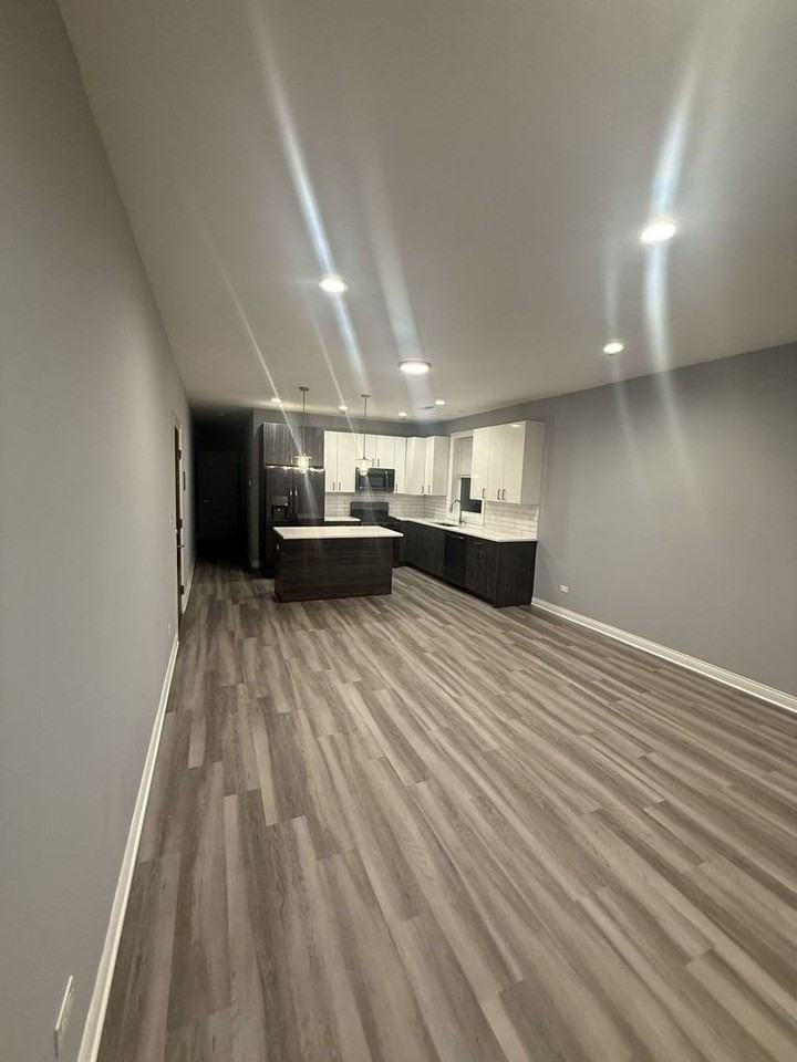 4525 S Prairie Ave Unit 2 #2 - Photo 3 of 14