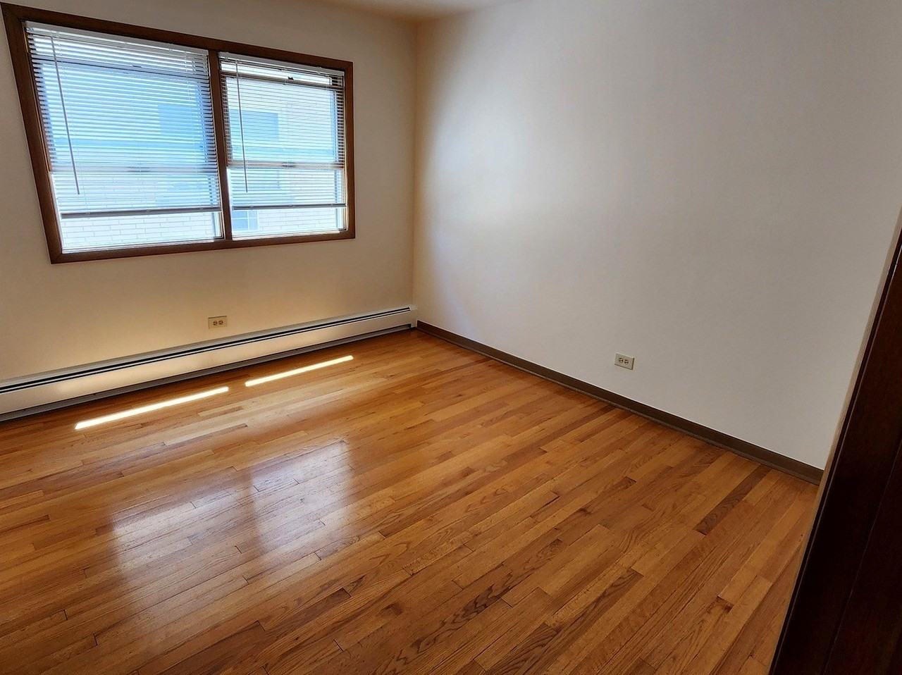 10431 S Keating Ave Apt 4 #4 - Photo 3 of 12