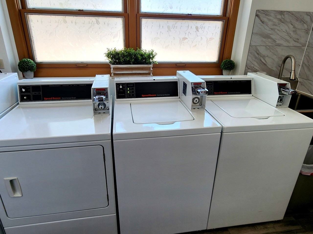 10431 S Keating Ave Apt 4 #4 - Photo 4 of 12