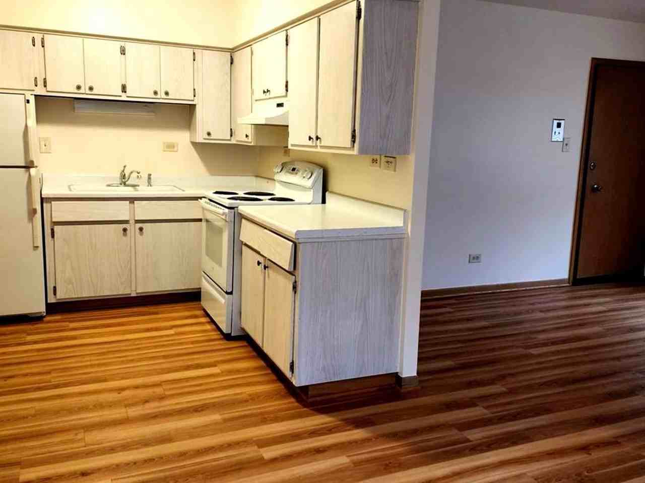 10431 S Keating Ave Apt 4 #4 - Photo 5 of 12