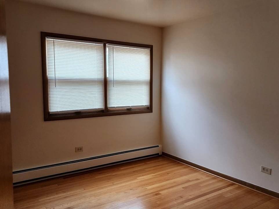 10431 S Keating Ave Apt 4 #4 - Photo 7 of 12