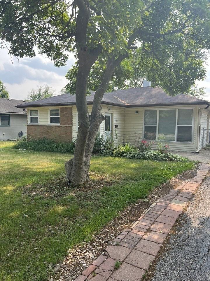 2713 Wilke Rd - Photo 7 of 9