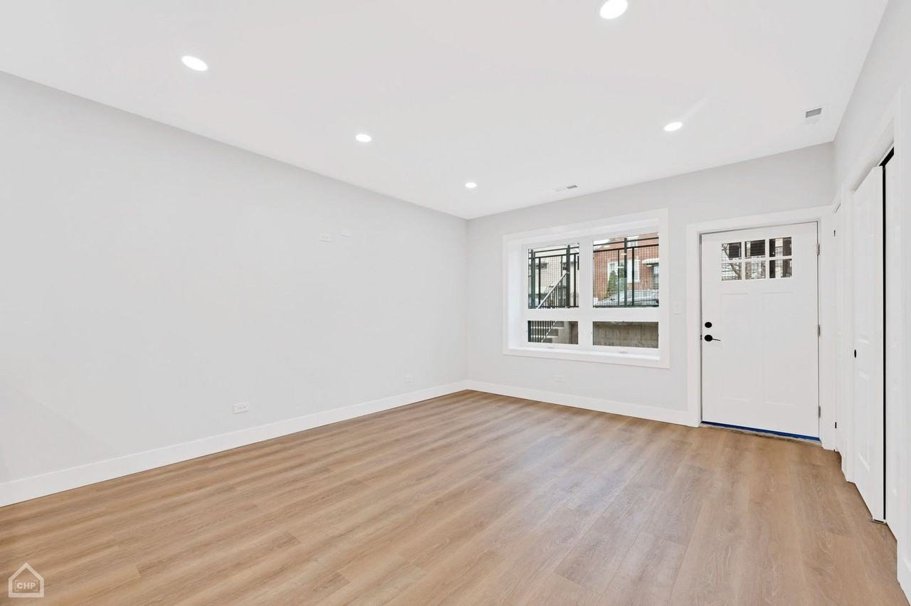 2132 S Fairfield Ave Apt 1 #1 - Photo 3 of 7