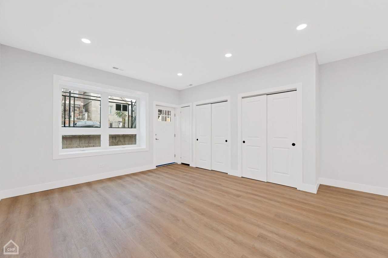 2132 S Fairfield Ave Apt 1 #1 - Photo 4 of 7