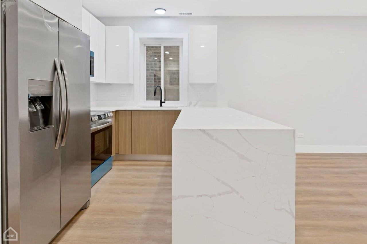 2132 S Fairfield Ave Apt 1 #1 - Photo 6 of 7