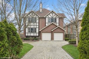 featured image of 410 Green Bay Rd