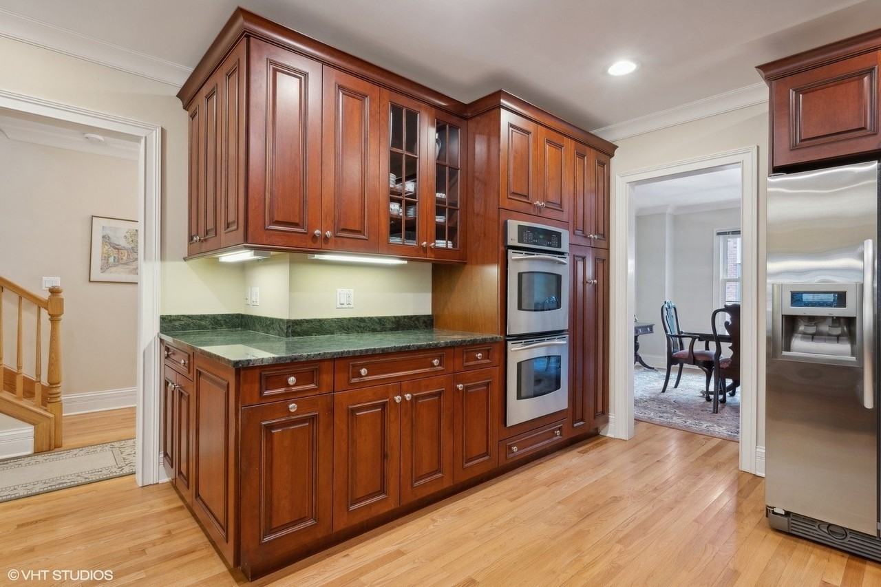 410 Green Bay Rd - Photo 6 of 27