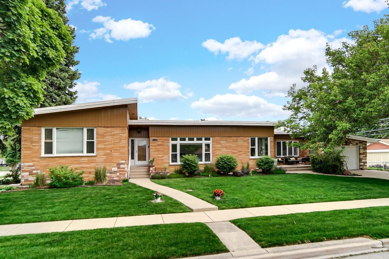 9157 S Avers Ave - Photo 3 of 24