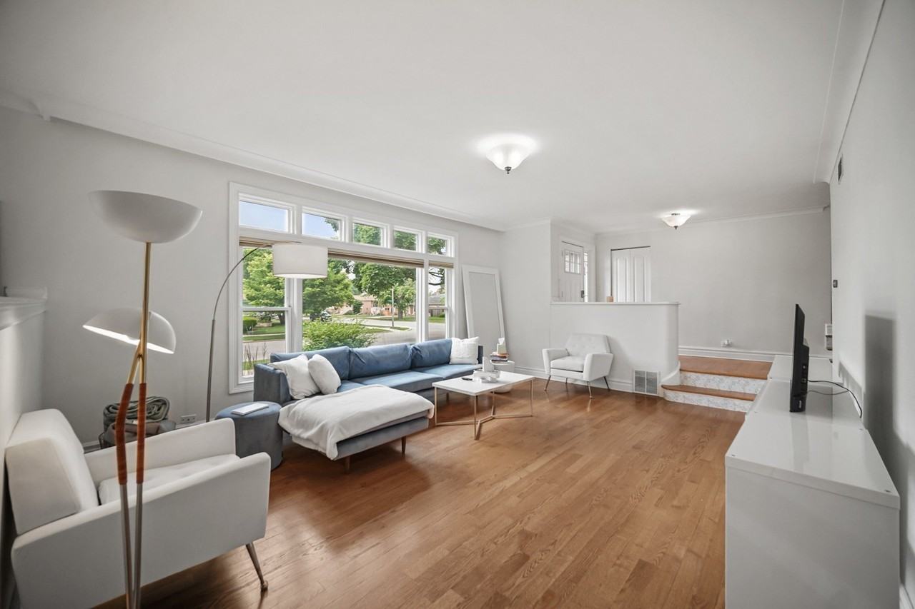 9157 S Avers Ave - Photo 6 of 24