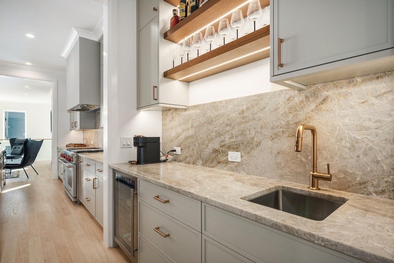 2205 W Huron St - Photo 5 of 34