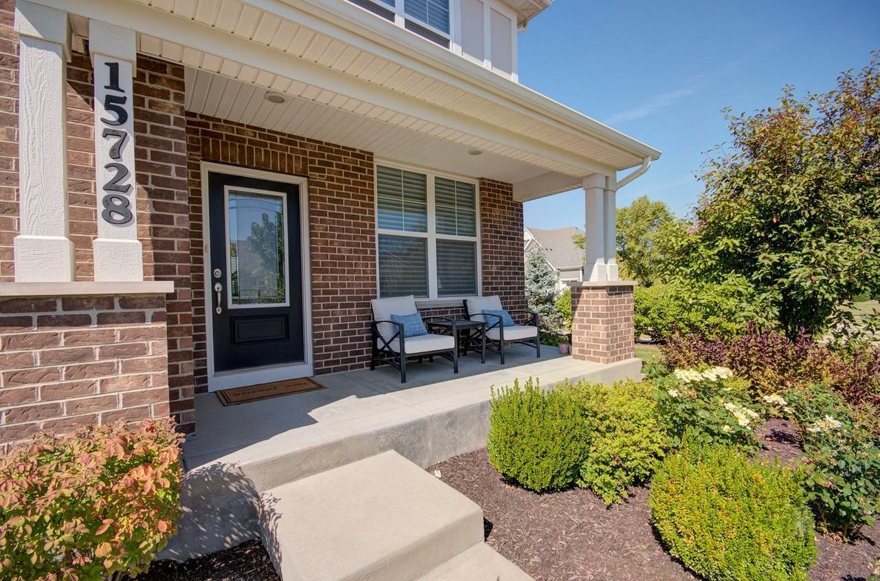 15728 Brookshore Dr - Photo 3 of 36