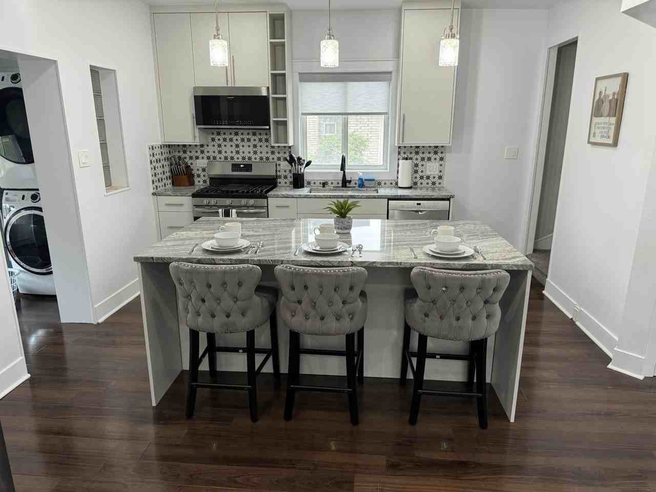 7109 N Keeler Ave - Photo 3 of 28