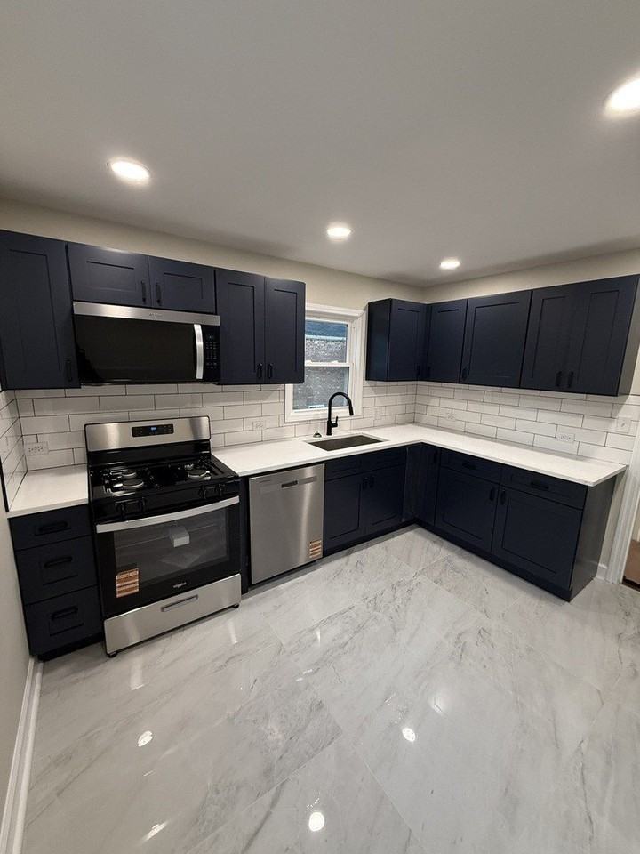 18351 Dixie Hwy - Photo 2 of 11