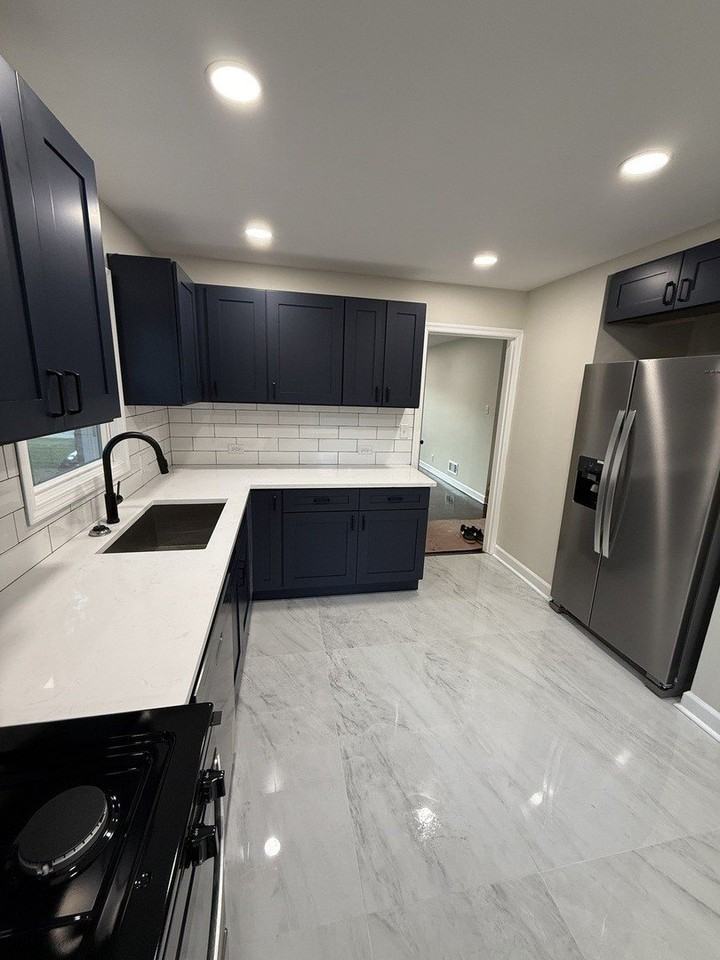 18351 Dixie Hwy - Photo 3 of 11