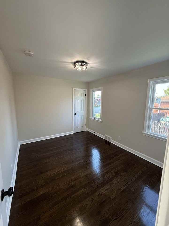 18351 Dixie Hwy - Photo 5 of 11