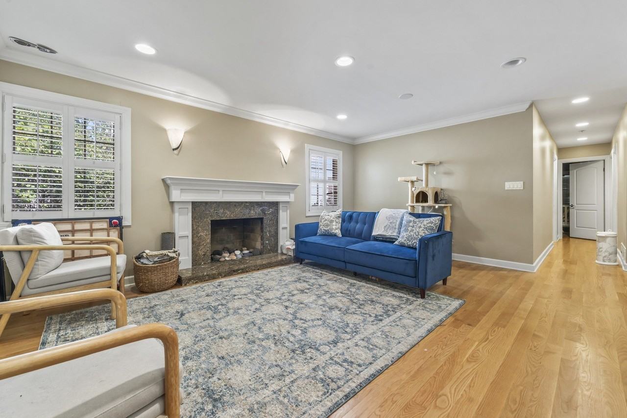 641 Silver Rock Ln - Photo 4 of 17