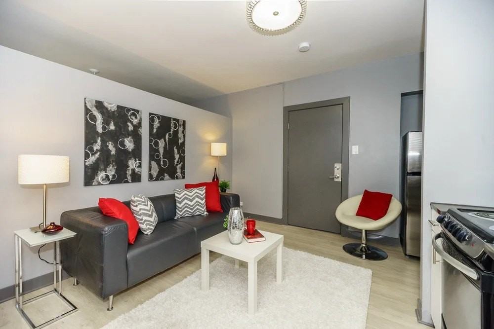 944 W Montrose Ave Apt 103 #103 - Photo 2 of 9