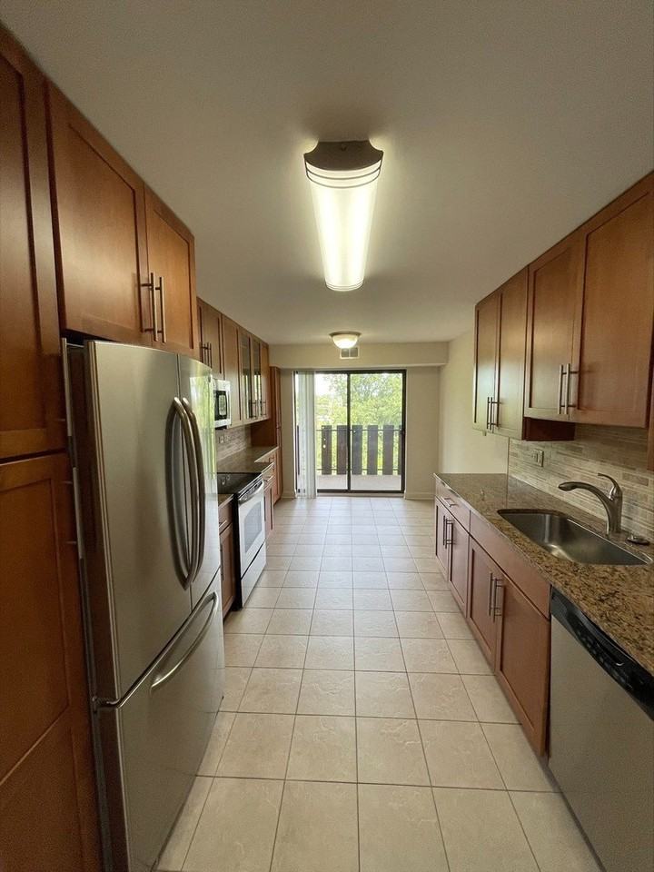 1755 Lake Cook Rd Apt 123 #123 - Photo 3 of 8