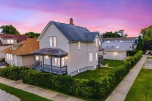 featured image of 2823 Broadway St