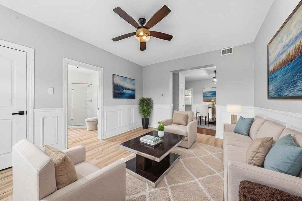 2823 Broadway St - Photo 3 of 28