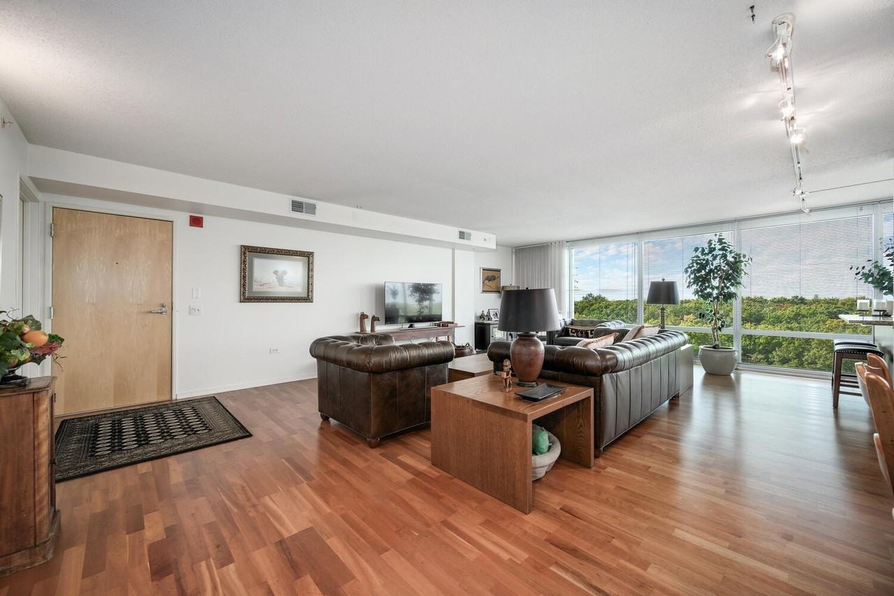 9725 Woods Dr Unit 1002 #1002 - Photo 4 of 26