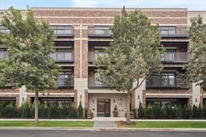 featured image of 3951 N Wayne Ave Unit 307 #307