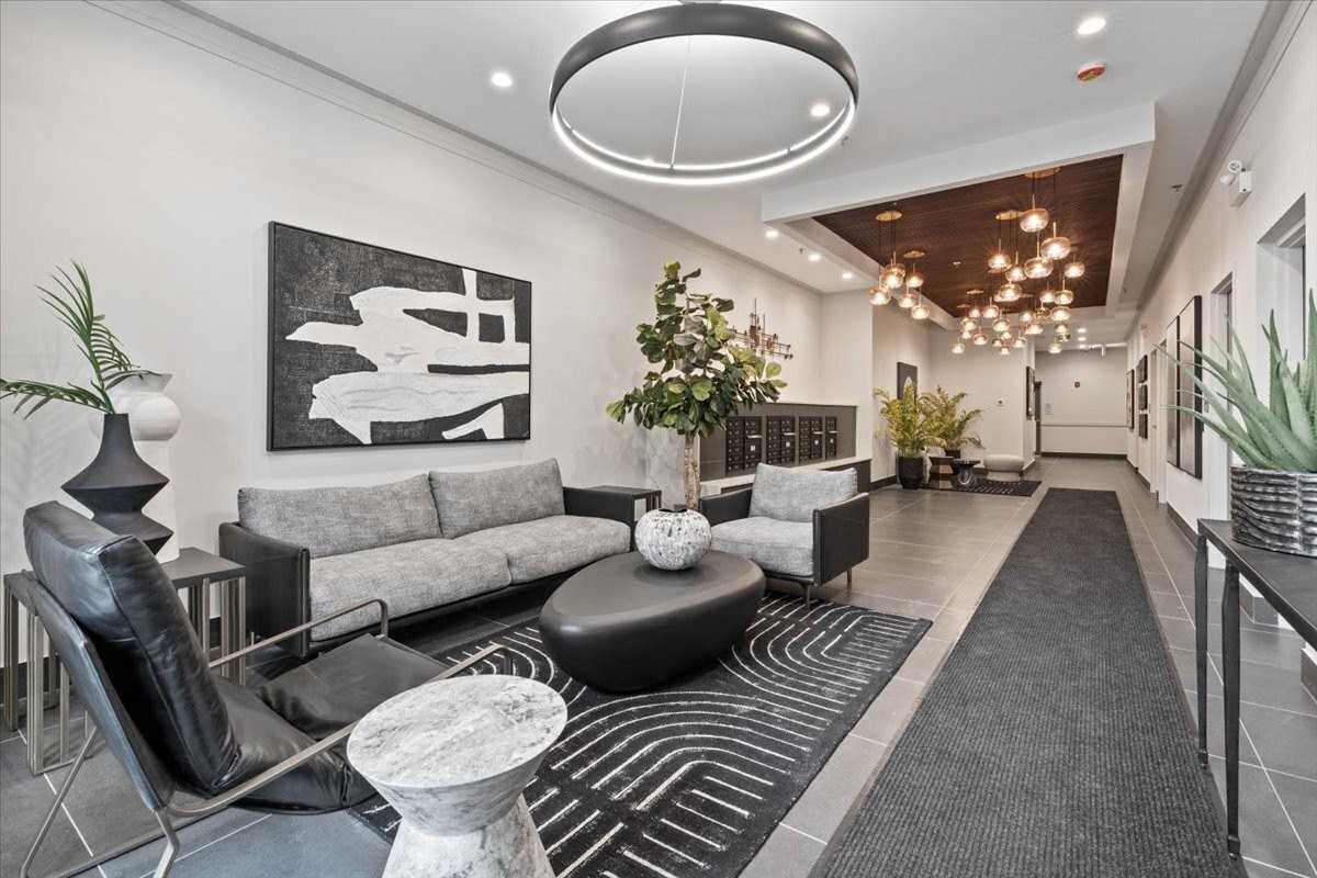 3951 N Wayne Ave Unit 307 #307 - Photo 3 of 22