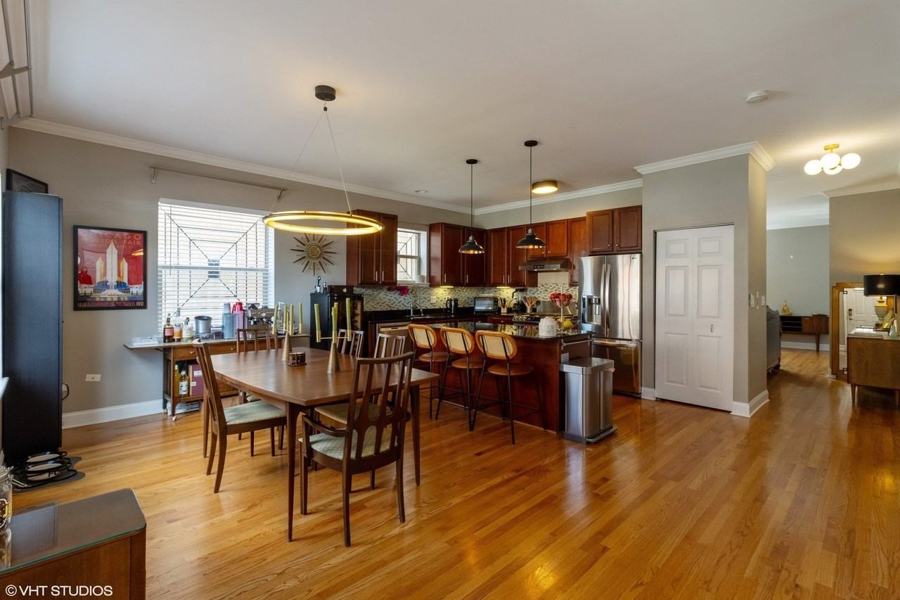 2042 W Warren Blvd - Photo 2 of 34